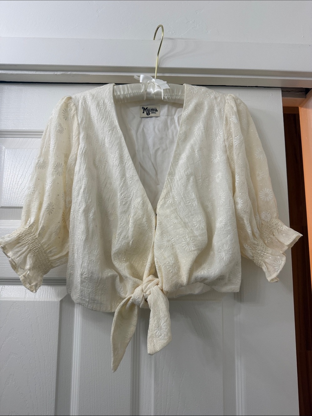 Show me your mumu Cream Tie-Front Puff Sleeve Top